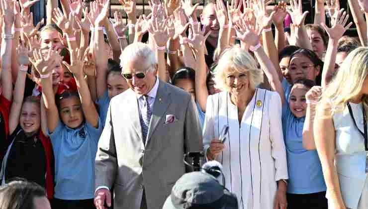 Carlo e Camilla in Australia regalo ai nipoti 