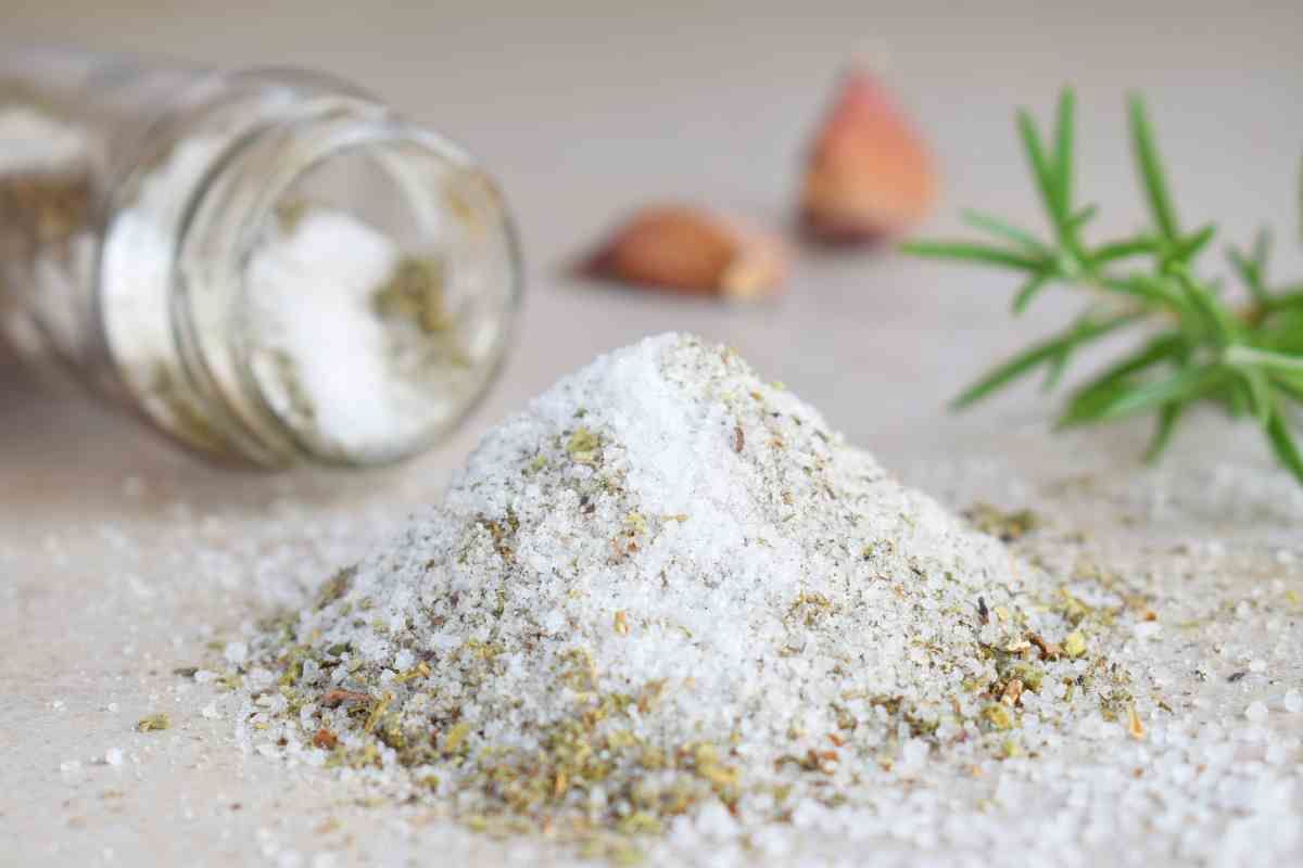 come preparare il sale aromatico