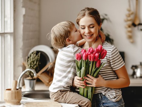 Festa della Mamma: 10 canzoni emozionanti che faranno battere il cuore a tutte le mamme