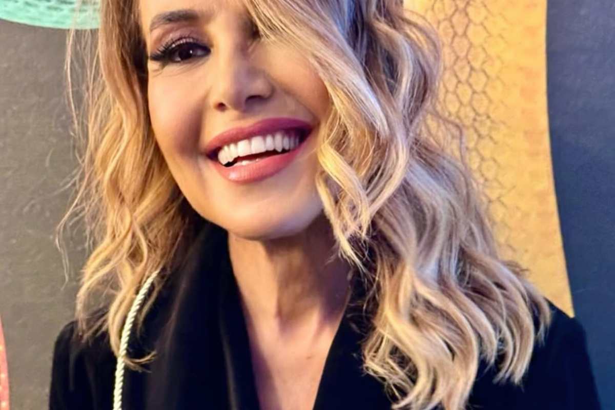 barbara d'urso sorride